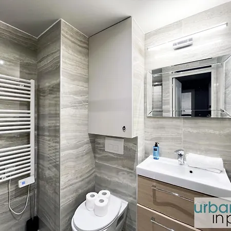Urban Flat 02 - 4 Bedrooms Flat In Center Of Apartment