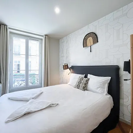 Urban Flat 02 - 4 Bedrooms Flat In Center Of Apartment