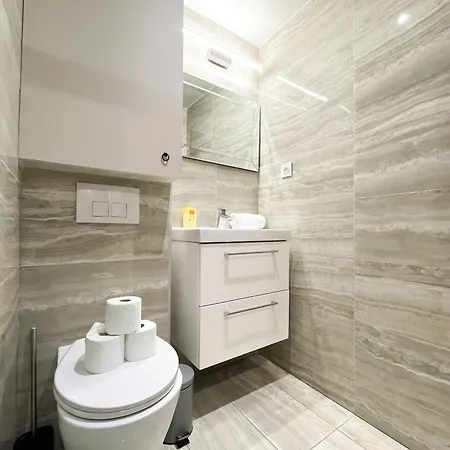 Apartment Urban Flat 02 - 4 Bedrooms Flat In Center Of *