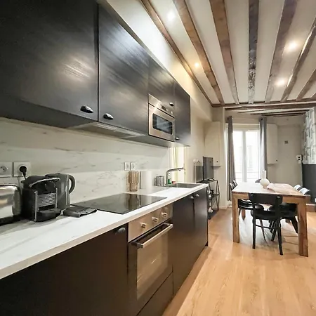 Urban Flat 02 - 4 Bedrooms Flat In Center Of Apartment *