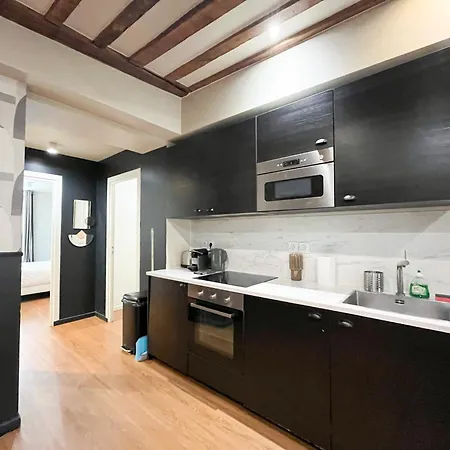 Apartment Urban Flat 02 - 4 Bedrooms Flat In Center Of