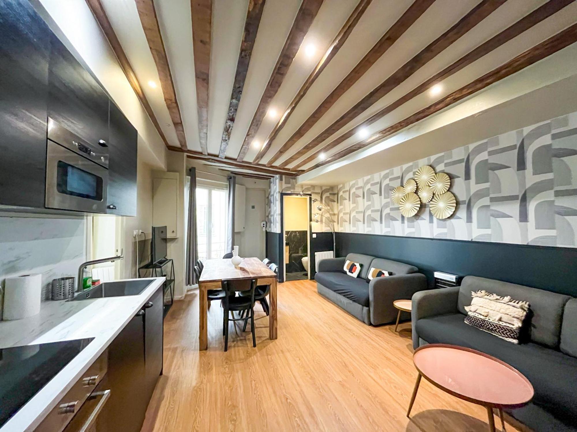Urban Flat 02 - 4 Bedrooms Flat In Center Of *